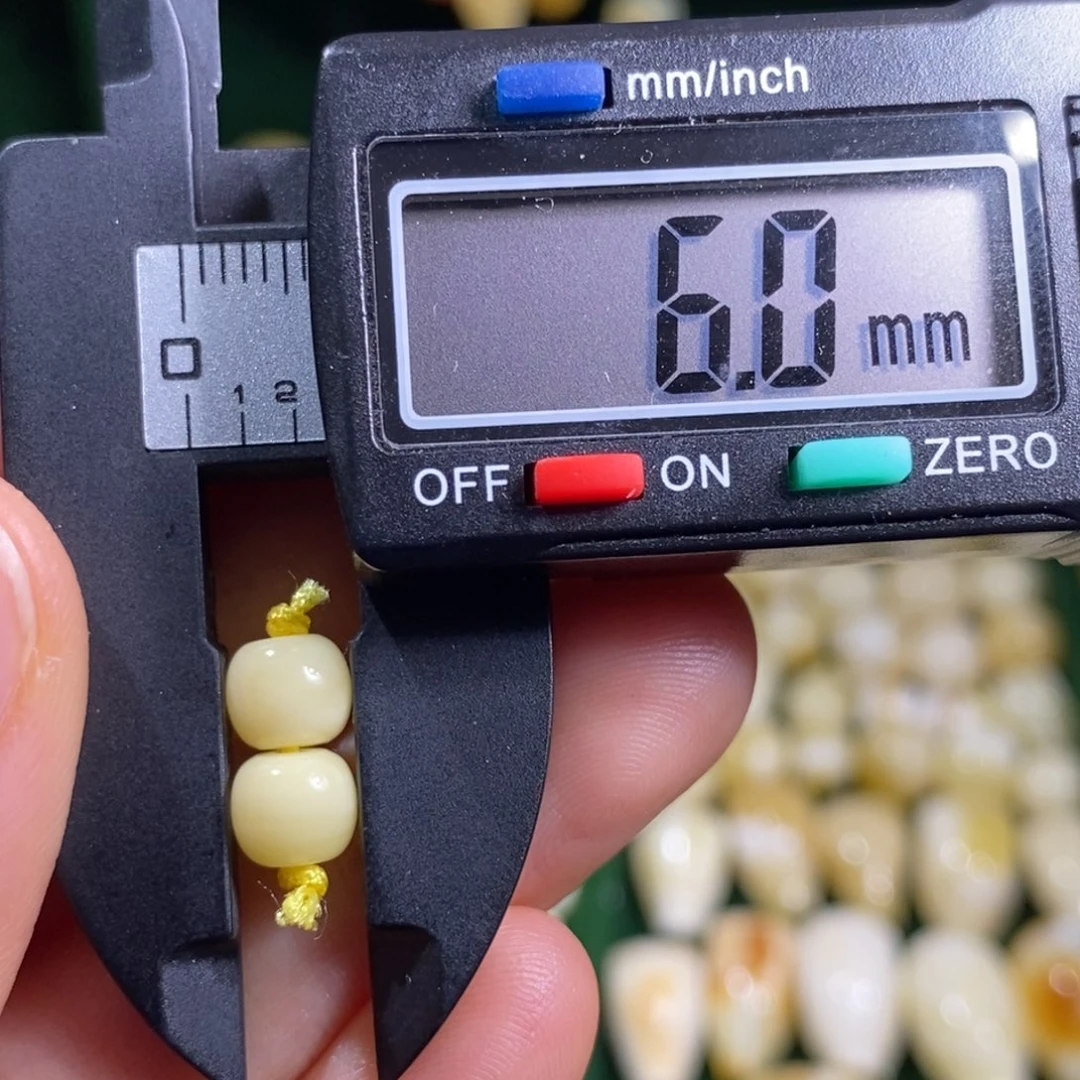 蜜蜡未镶嵌裸石配饰