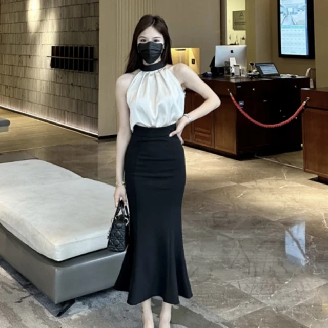 2024年夏季新款挂脖无袖洋气上衣+气质高腰鱼尾半身裙时尚套装女