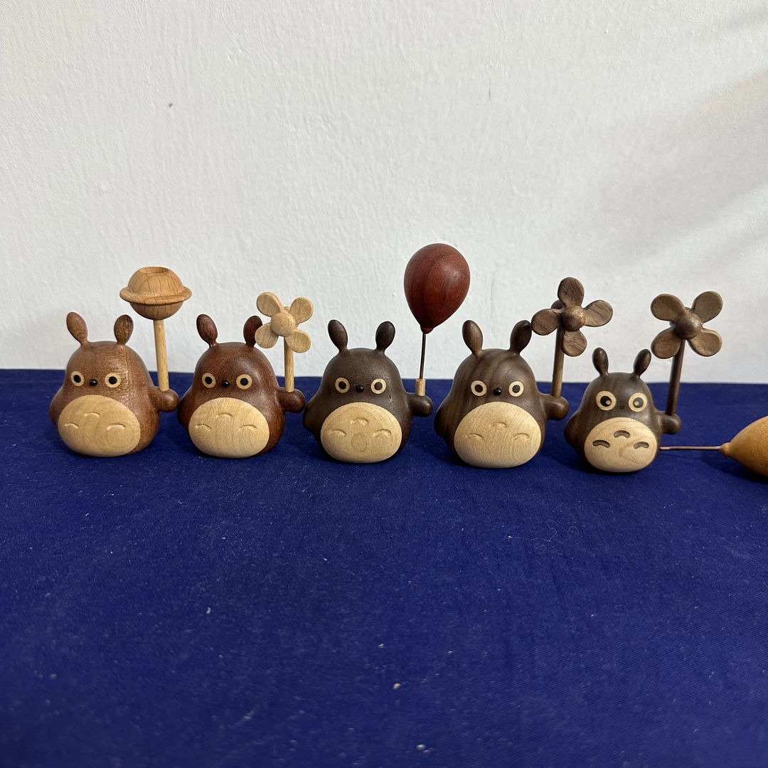 小龙猫实木镶嵌雕刻摆件