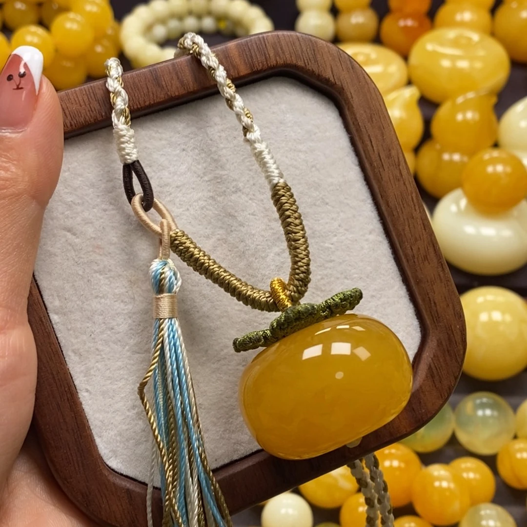 琥珀未镶嵌裸石扣子