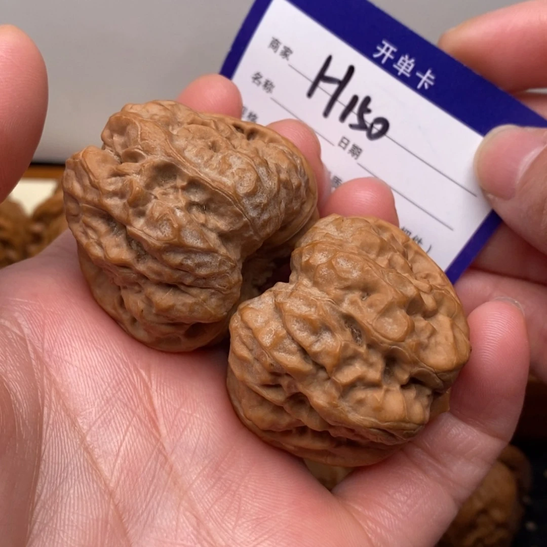 【闪购商品】文玩核桃把件四开背边39左右