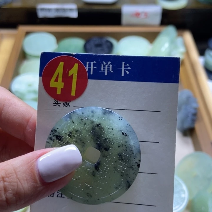 蛇纹石玉未镶嵌挂件大**秋