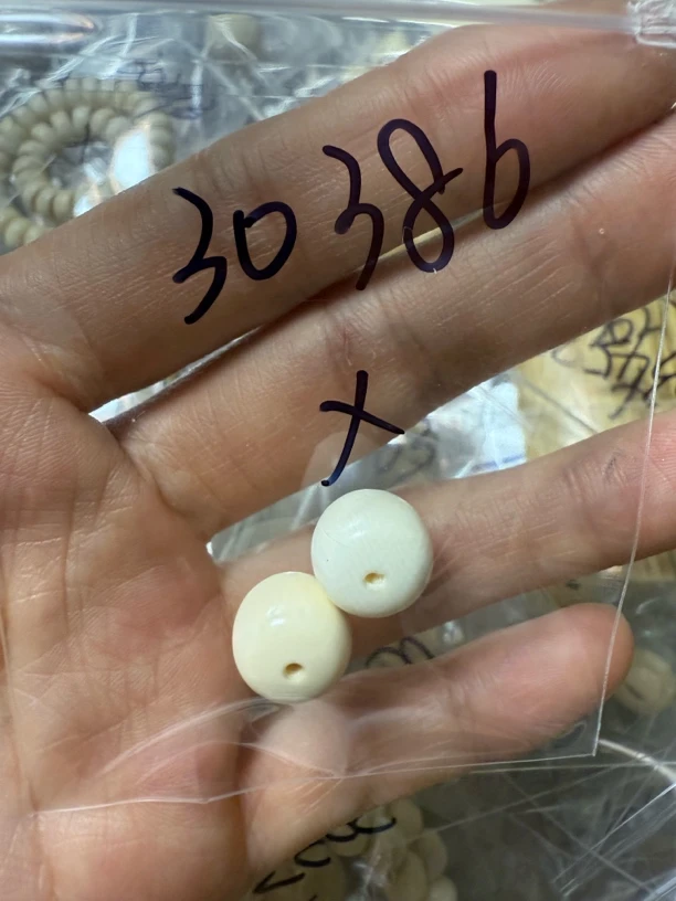 30386猛犸牙对珠瑕疵配饰介意勿拍