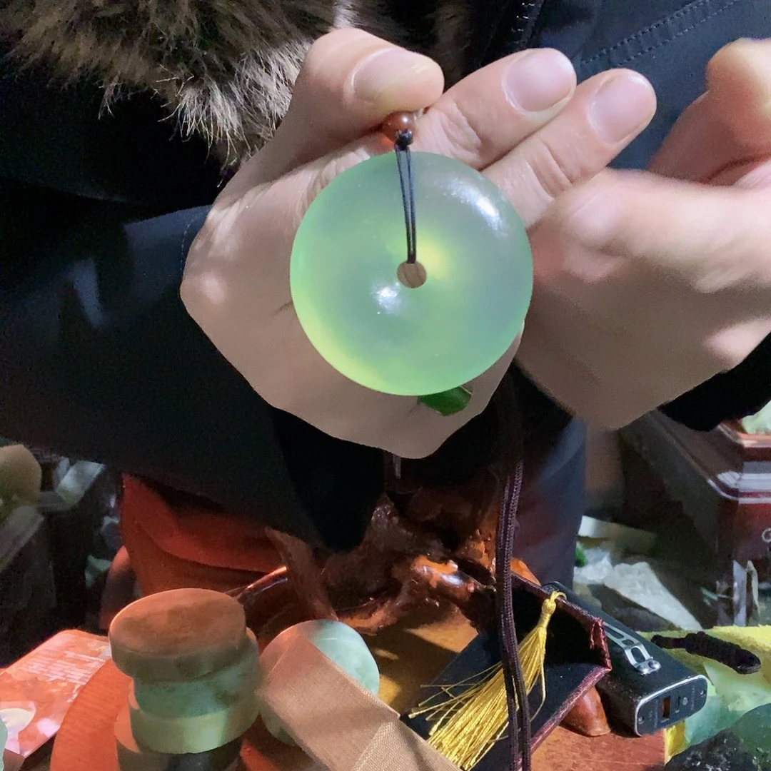 蛇纹石玉未镶嵌珠宝奇石