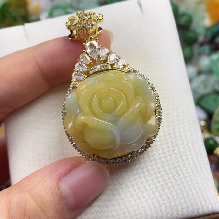 翡翠未镶嵌吊坠(赠链)