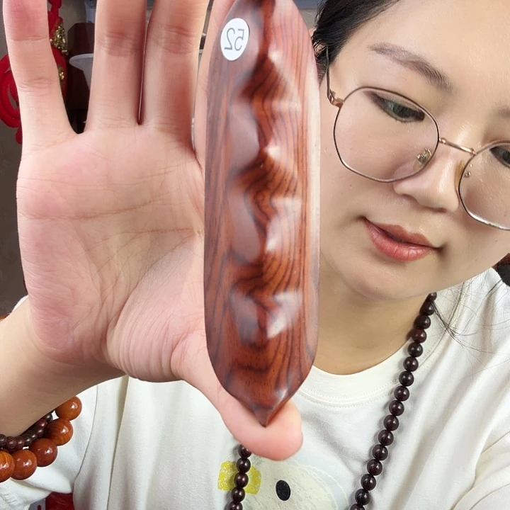 非洲紫檀（红花梨）微凹黄檀手把件52