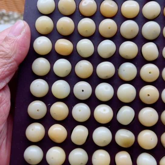 白玉菩提吊坠13-10奶黄苹果60颗