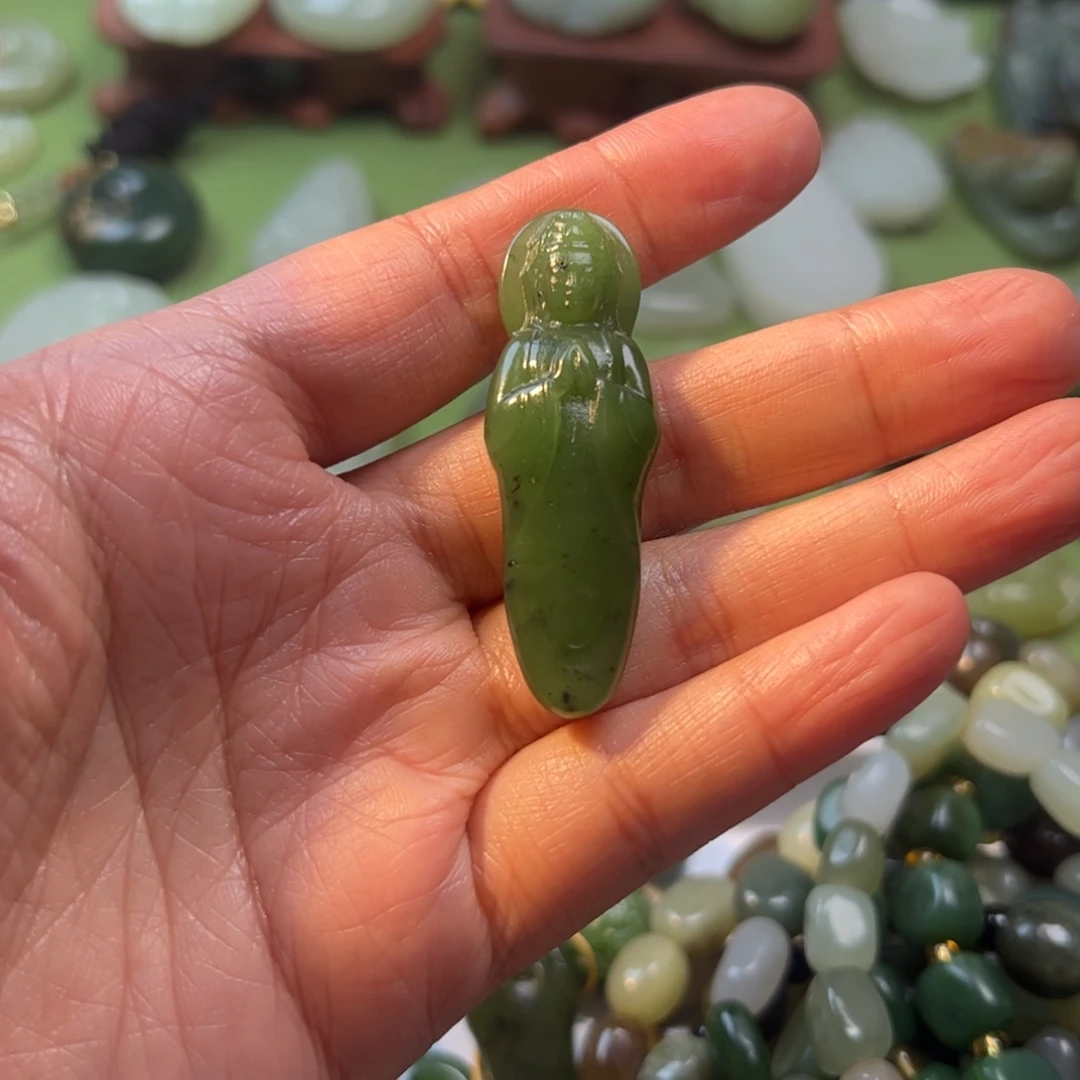 和田玉未镶嵌颈饰碧玉站观音