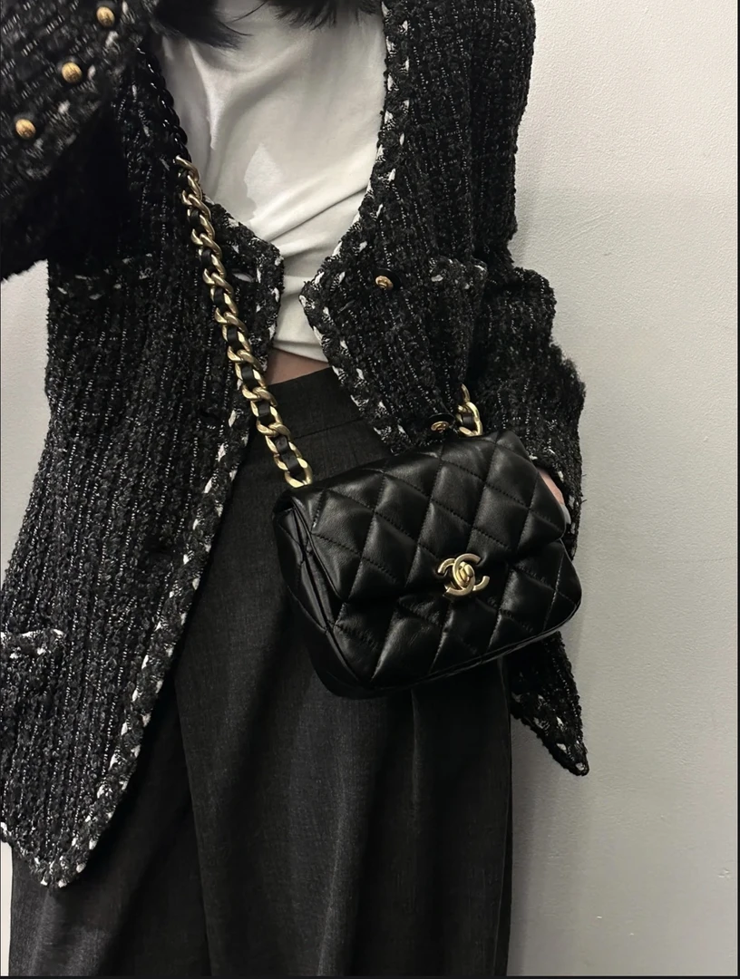 95新 Chanel/香奈儿 0113 黑金22s拼色鸳鸯链条方胖斜挎包芯片款