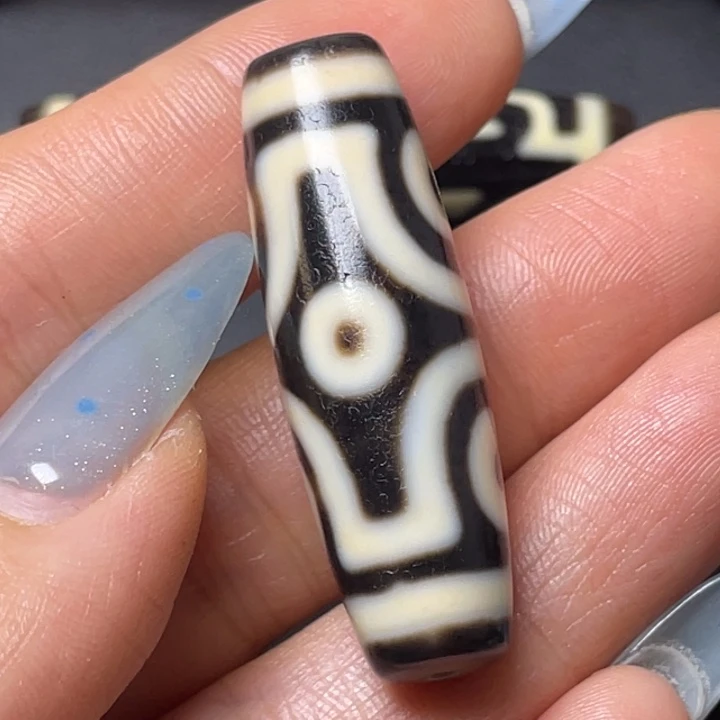 E***.玛瑙/玉髓未镶嵌颈饰