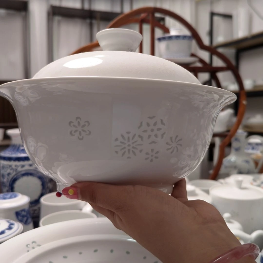 青花瓷纯白皮球花9寸汤煲一个