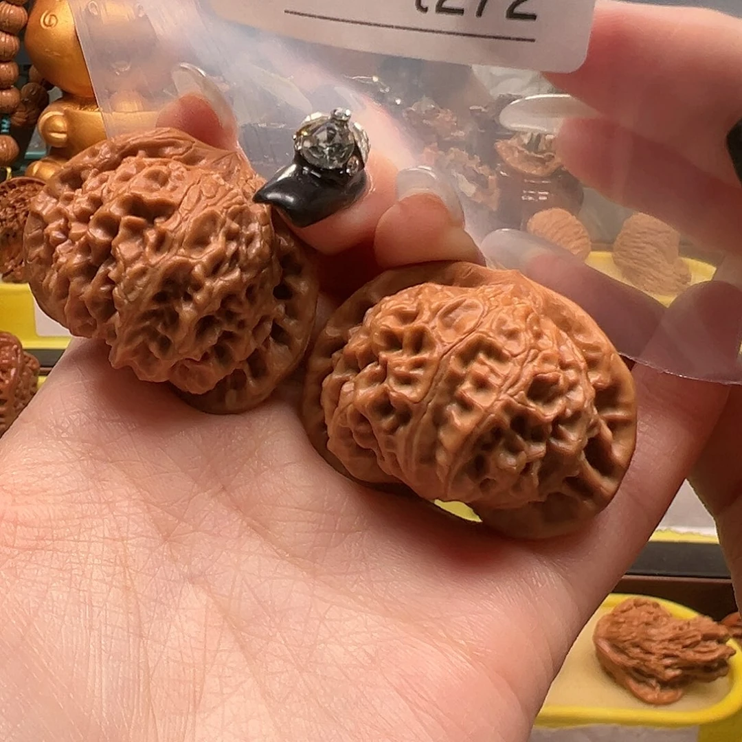 拾***？文玩核桃手把件宫灯