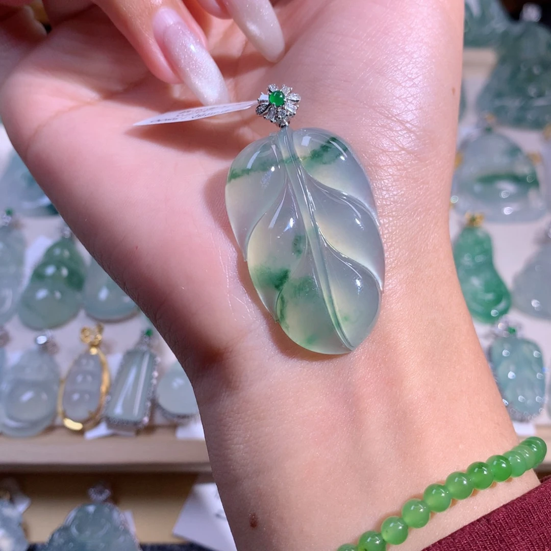 翡翠吊坠(不含链)18K金镶嵌