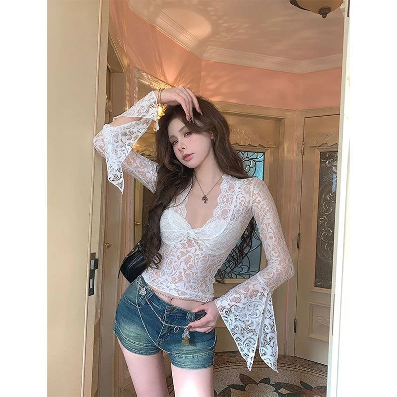 晨领【广州面料 手感柔】设计感V领长袖蕾丝衫秋季新款纯欲辣妹上