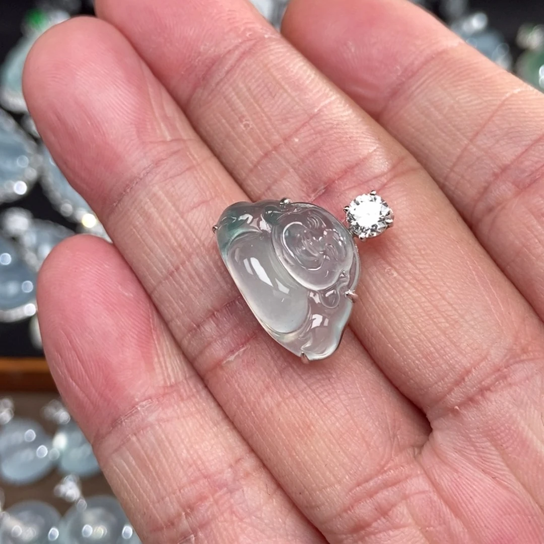 颈饰18K金镶嵌翡翠佛公