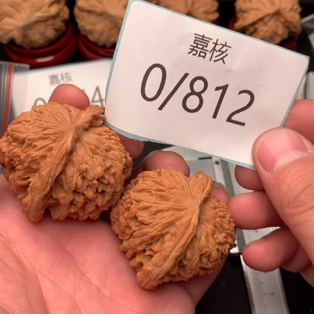 文玩核桃把件全品红皮汉高楼43