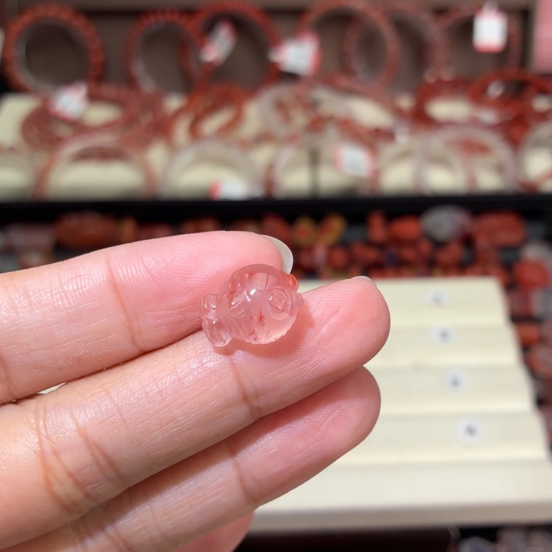 亮***晶南红玛瑙未镶嵌颈饰嘟嘟鱼