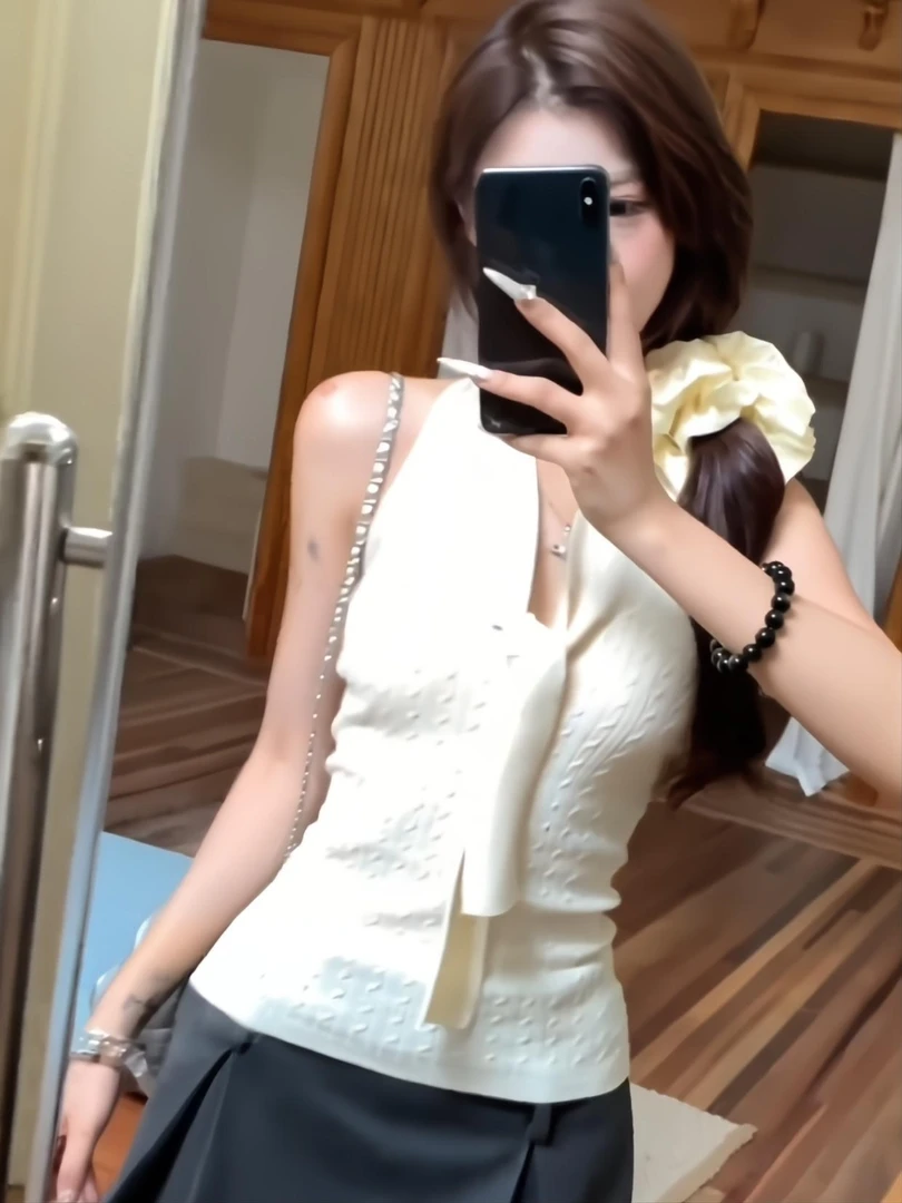 性感蕾丝拼接深v领挂脖背心女夏季时尚紧身显瘦无袖针织美背上衣