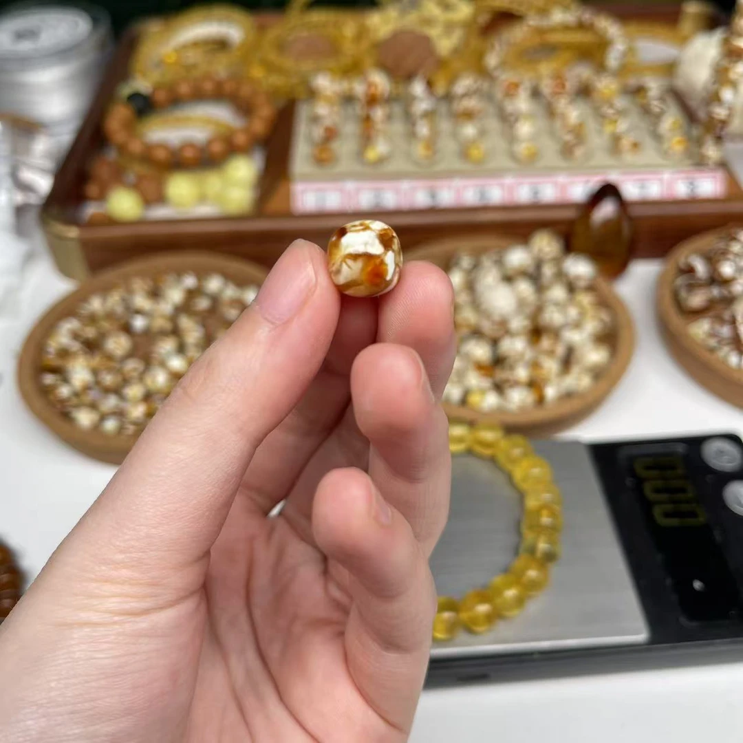 沁色蜜蜡白花老邢一物一图尺寸11mm乘9.7mm搭配手串好看9222号