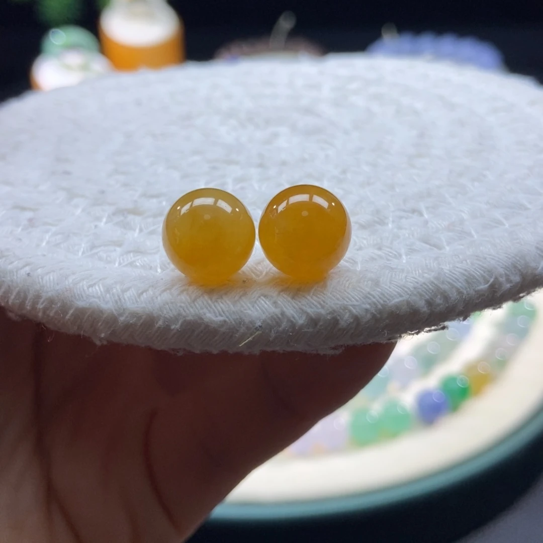 翡翠颈饰未镶嵌冰满色黄翡圆珠10.7mm多样性发其一