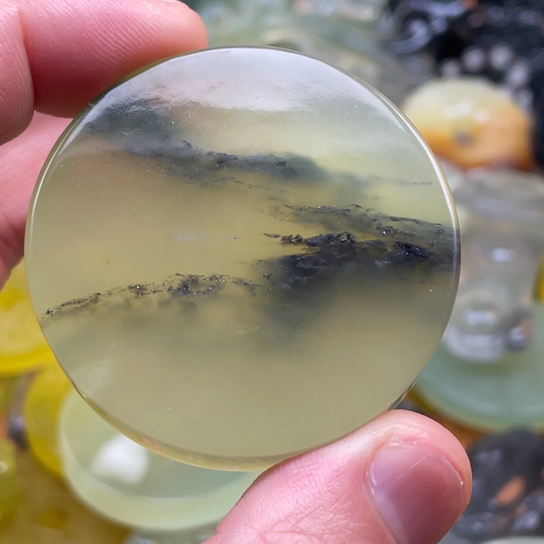 花***忧蛇纹石玉未镶嵌颈饰