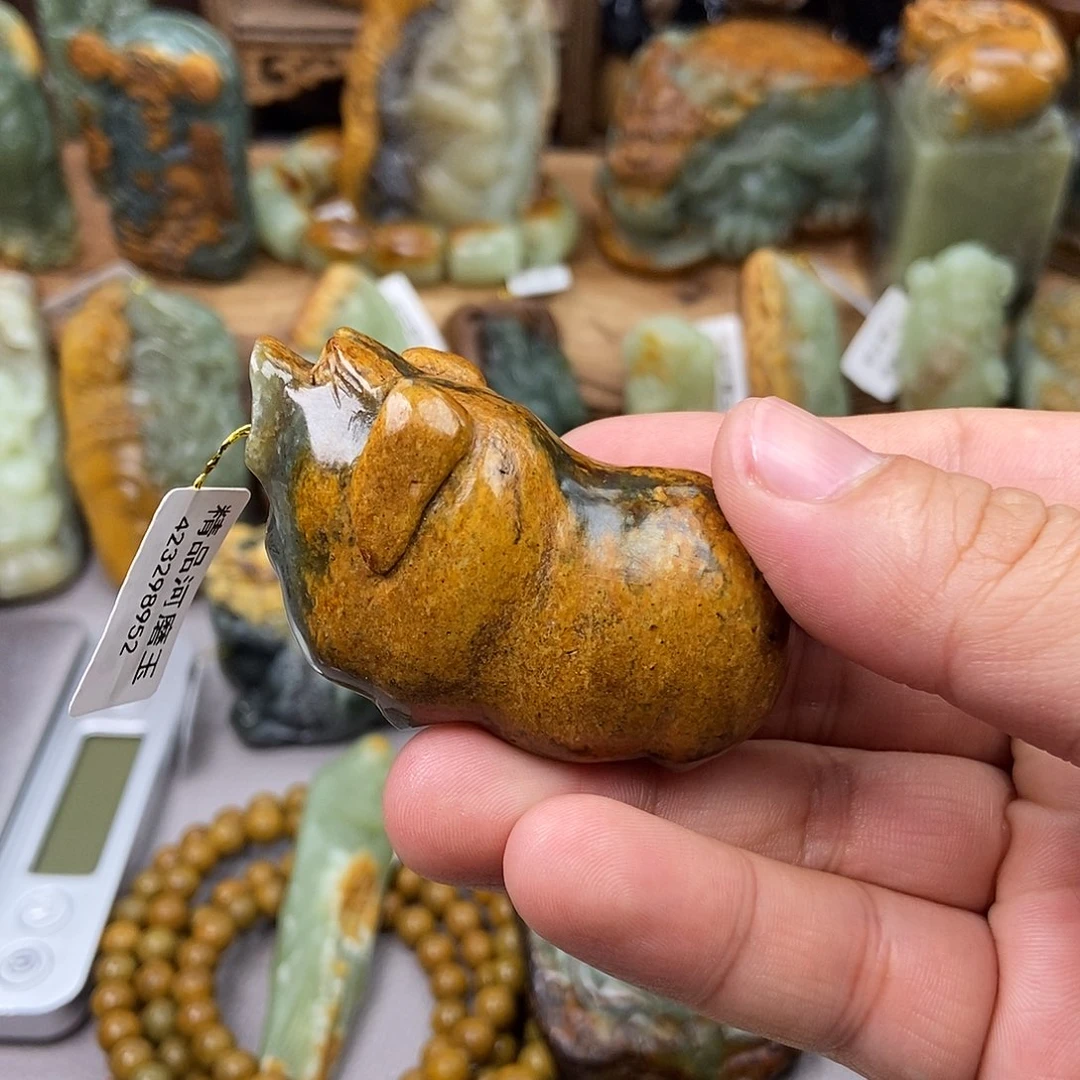 岫岩河磨玉（透闪石质玉）把件未镶嵌人****l