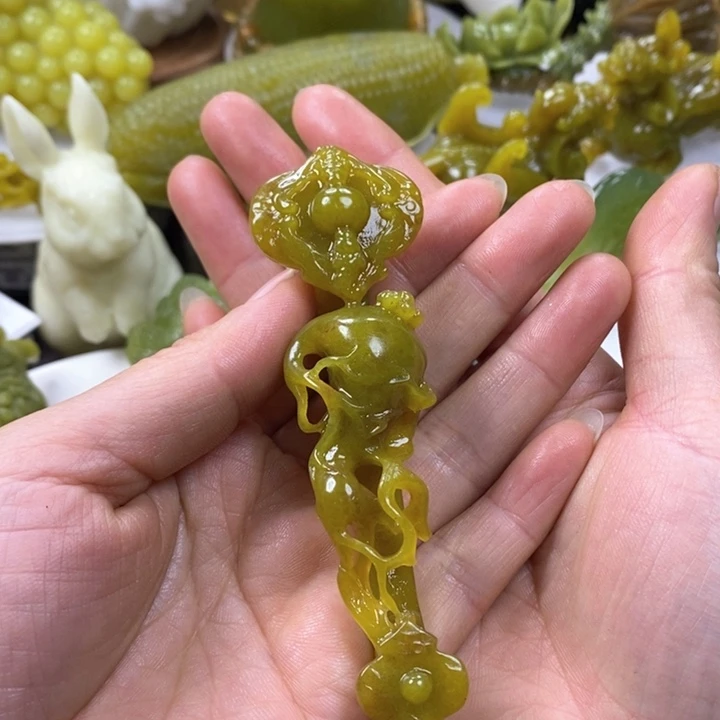 蛇纹石玉手把未镶嵌含****）