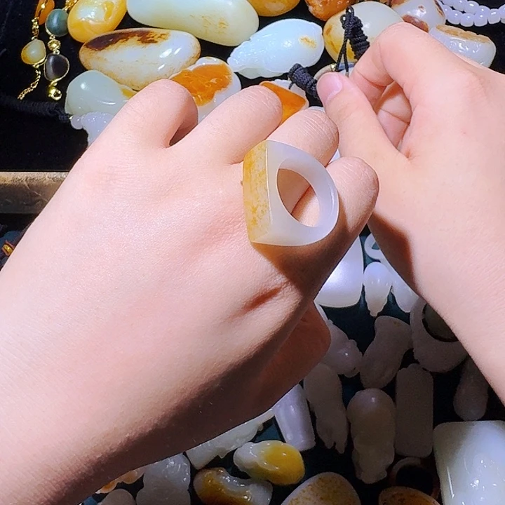 和田玉未镶嵌挂件苏**龙