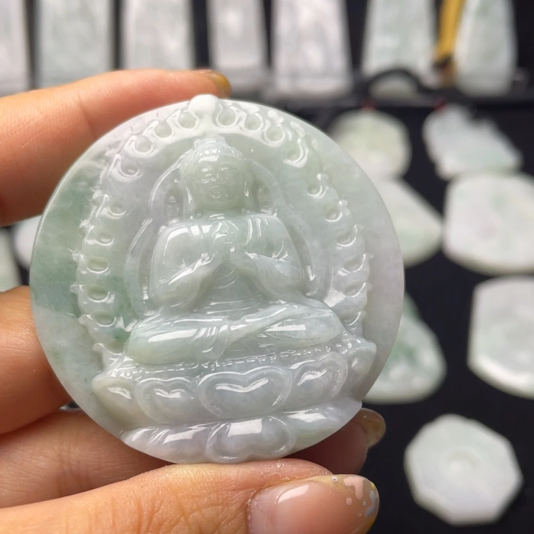 翡翠未镶嵌颈饰大日如来