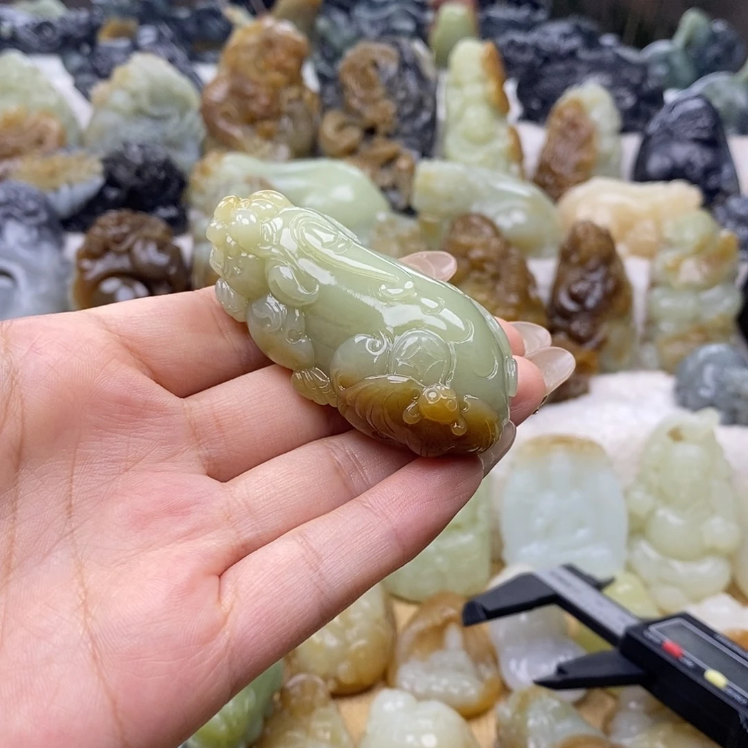 做***佬颈饰未镶嵌和田玉