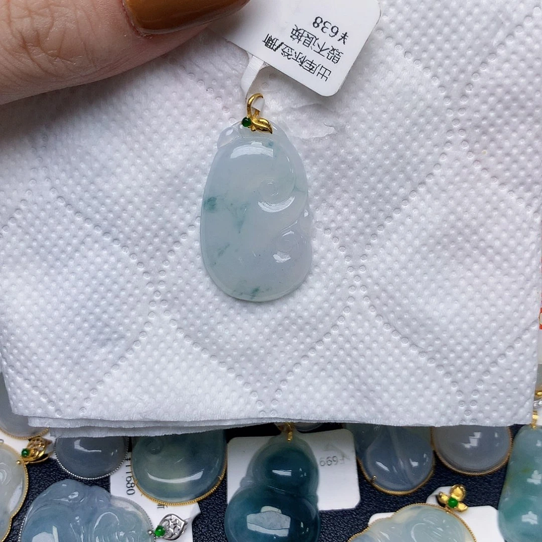颈饰18K金镶嵌翡翠