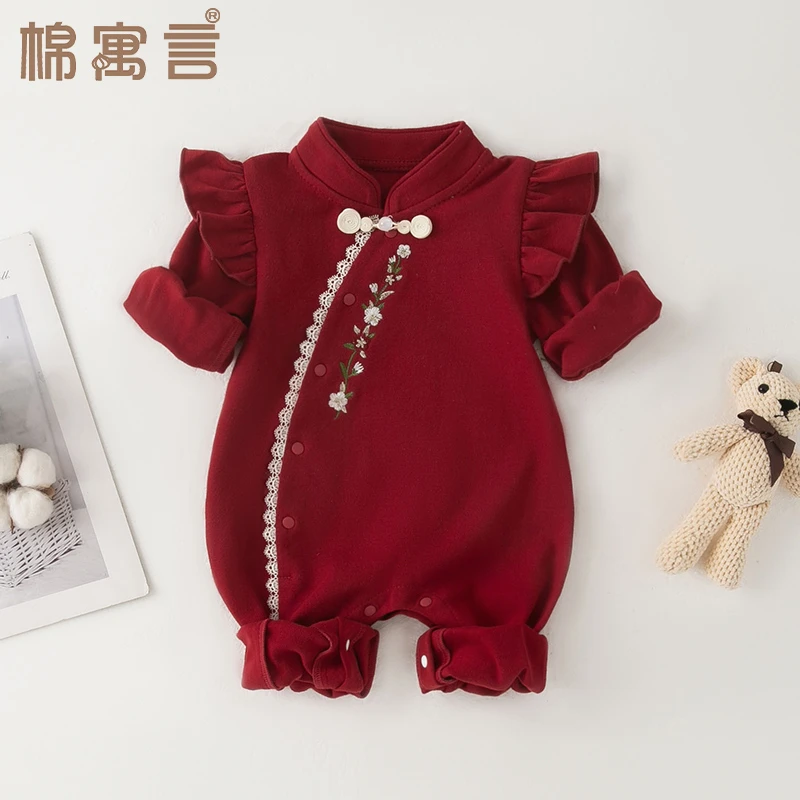 婴儿礼服国风盘扣连体衣可爱飞飞袖宝宝哈衣春秋季纯棉新生儿爬服