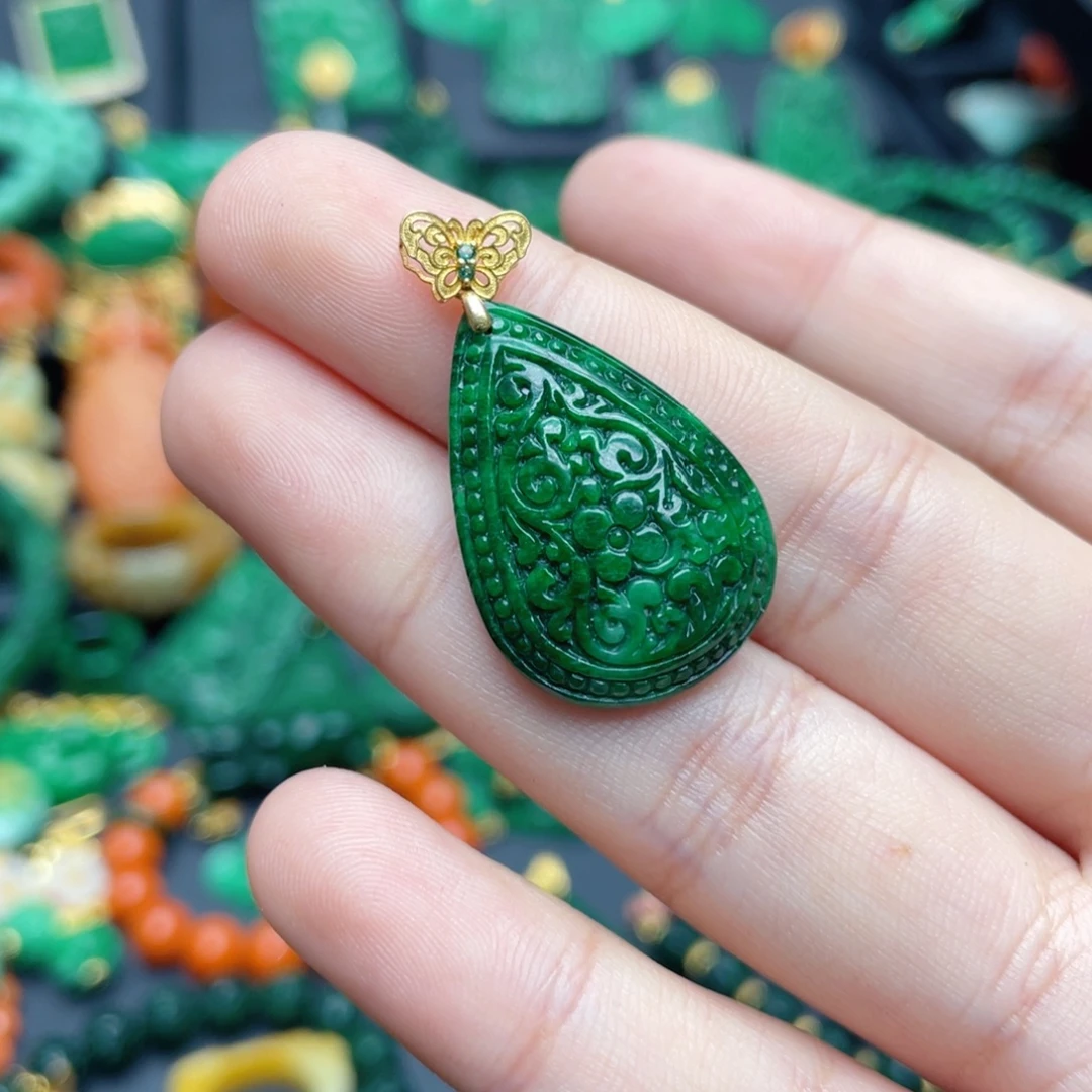 翡翠18K金镶嵌颈饰翡翠