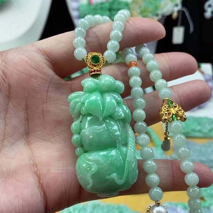 翡翠颈饰未镶嵌翡翠吊坠