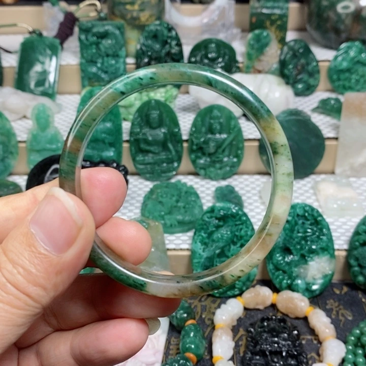 未镶嵌独山玉手镯