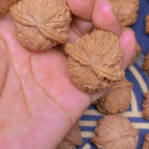 【闪购商品】文玩核桃吊坠千*白狮子39