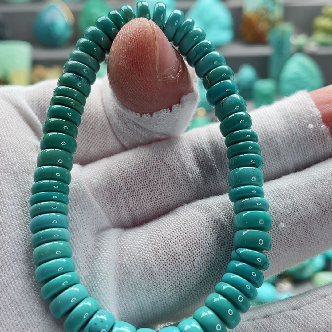 绿松石颈饰未镶嵌