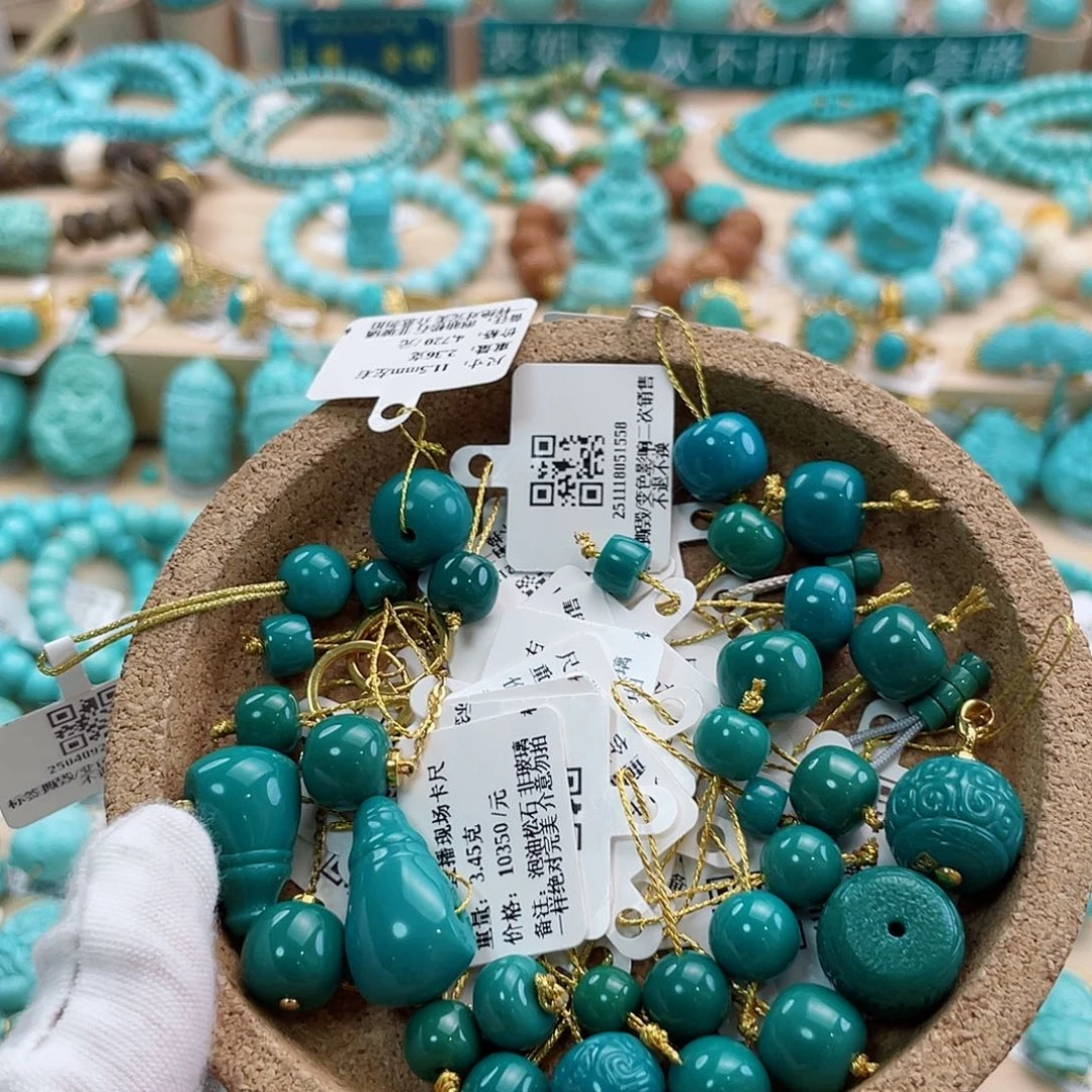 绿松石未镶嵌珠宝奇石