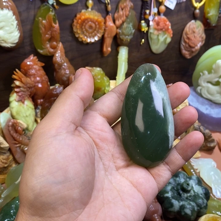 蛇纹石玉未镶嵌颈饰