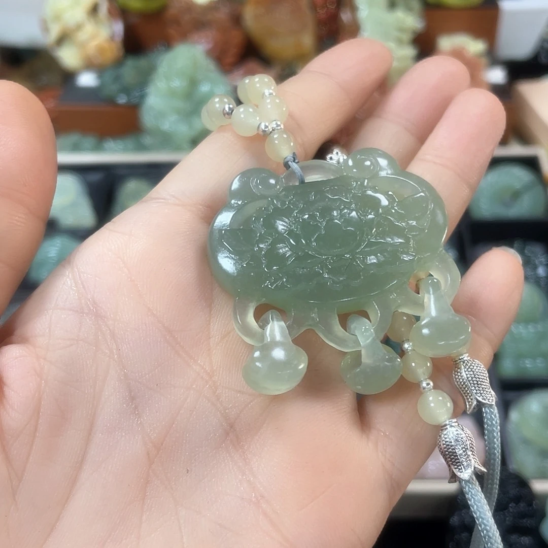 蛇纹石玉颈饰未镶嵌