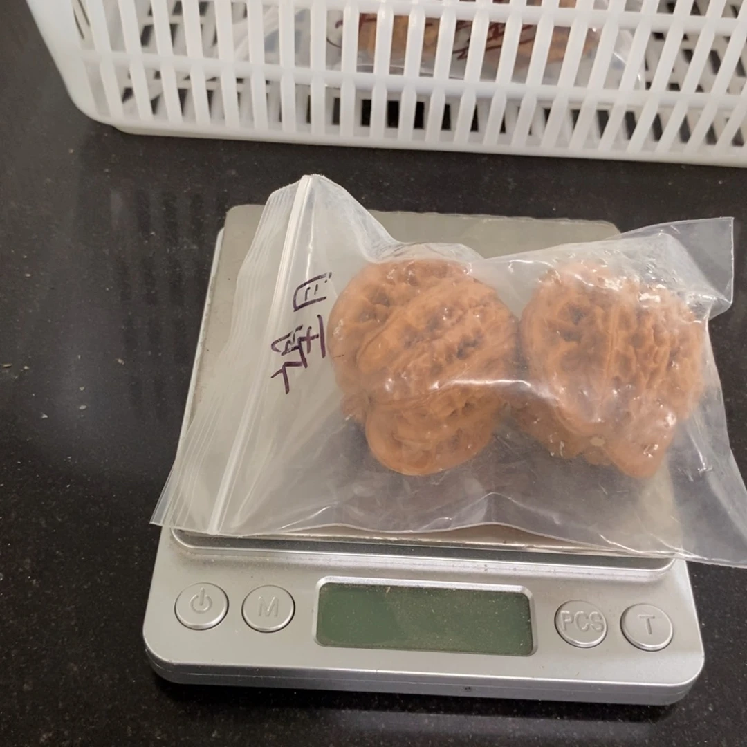 文玩核桃吊坠望月