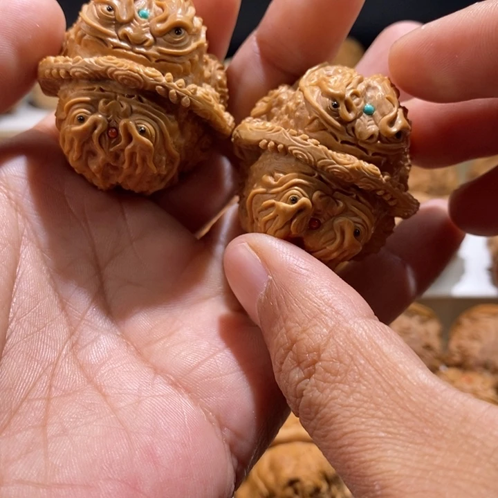 博****把件文玩核桃纯手工雕刻文玩核桃