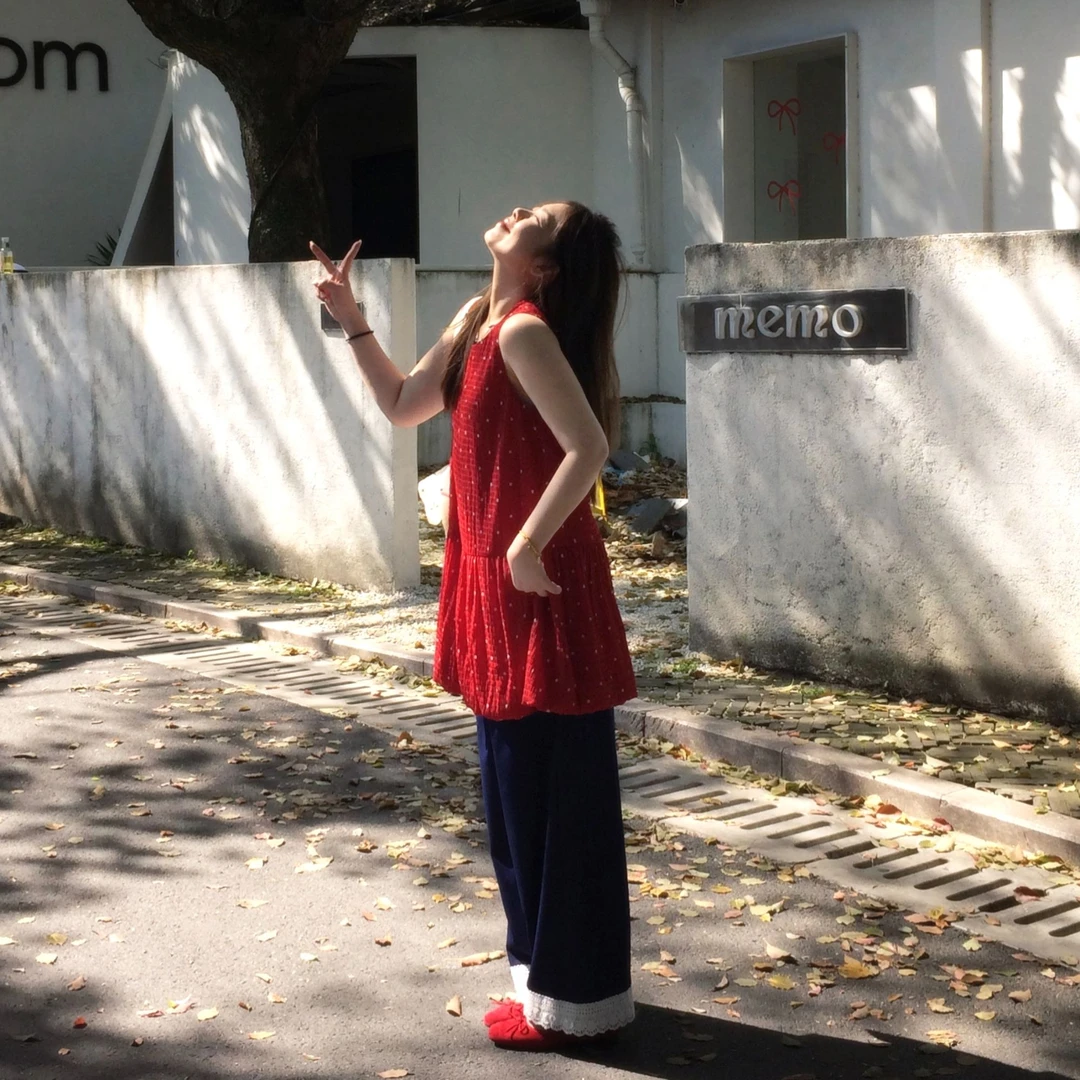 晶咕晶咕【初恋】休闲甜美时尚圆领无袖碎花花苞连衣裙