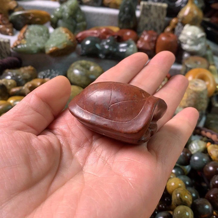 未镶嵌岫岩河磨玉（透闪石质玉）把件