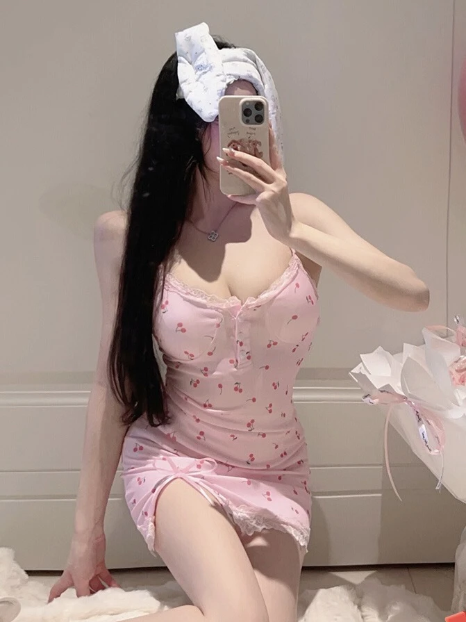 【小野奈子】（80-130斤）纯欲少女粉色樱桃蕾丝性感吊带连衣睡裙套装