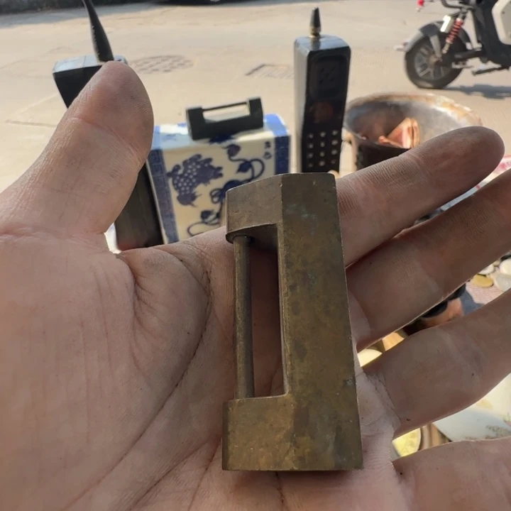 飞***翔铜铁合金类废旧金属制品