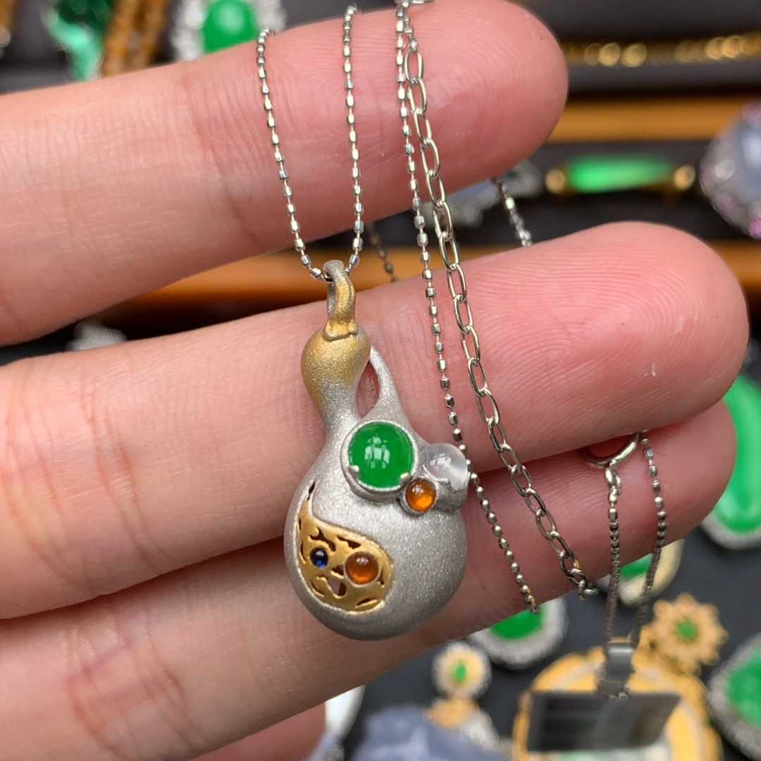 翡翠18K金镶嵌颈饰