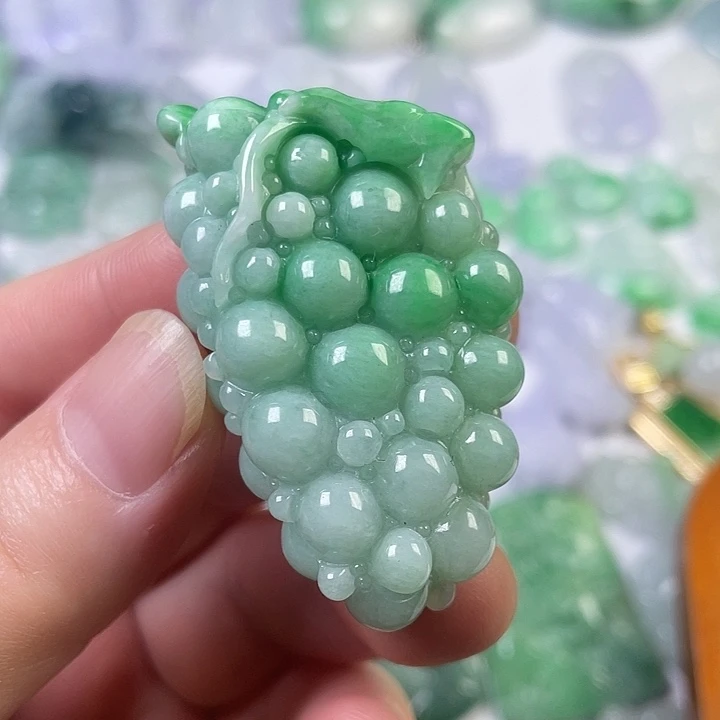 翡翠未镶嵌颈饰葡萄