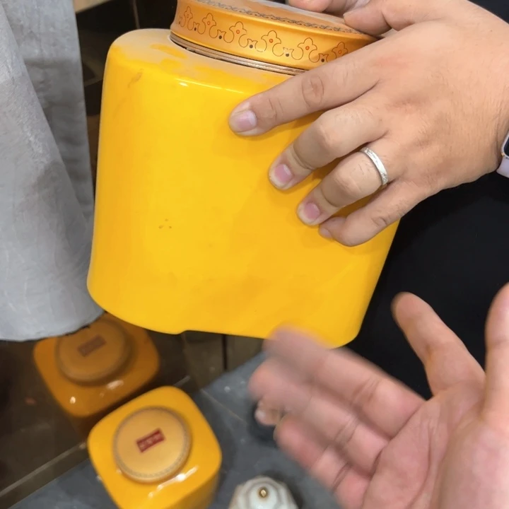 瑕疵福利品陶瓷茶叶罐介意勿拍