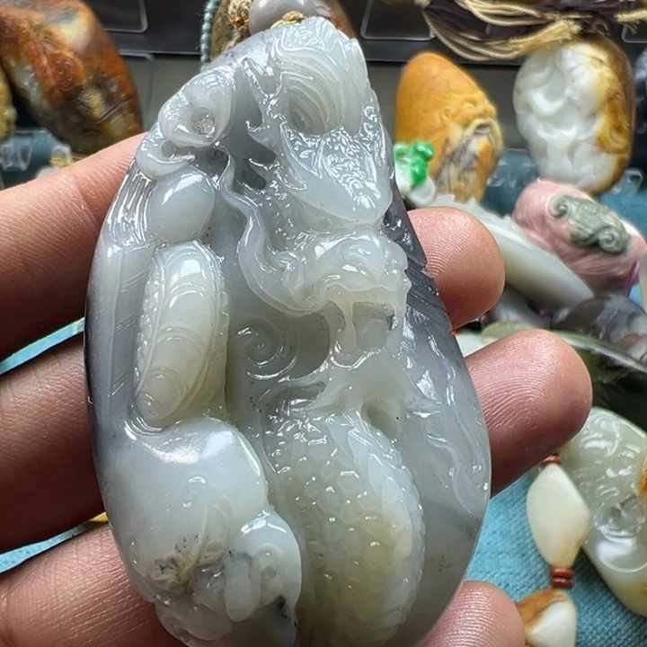 和田玉未镶嵌把件